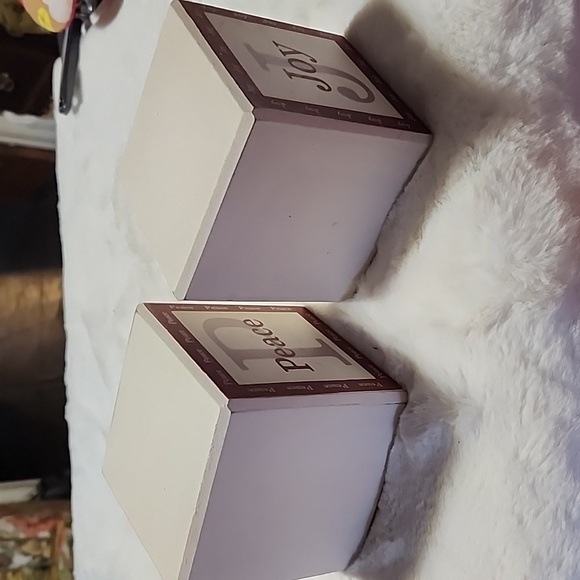 PEACE AND  JOY WOODEN DECOR BLOCKS. - Picture 2 of 4